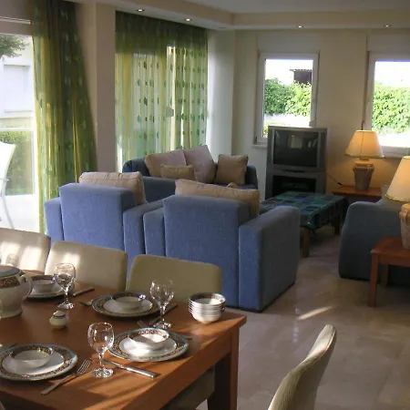 Stunning Large 4 Bed Within Walking Distance Of Everything *