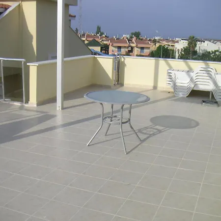 Stunning Large 4 Bed Within Walking Distance Of Everything 别墅 *