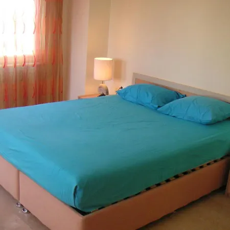 Stunning Large 4 Bed Within Walking Distance Of Everything Villa *