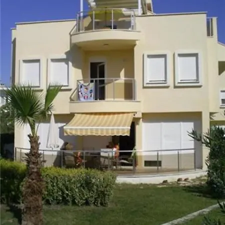 Stunning Large 4 Bed Within Walking Distance Of Everything *